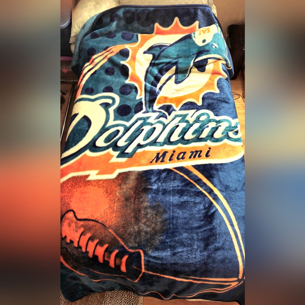 Rare Find. 80x60 Luxury Miami Dolphins   Blanket
